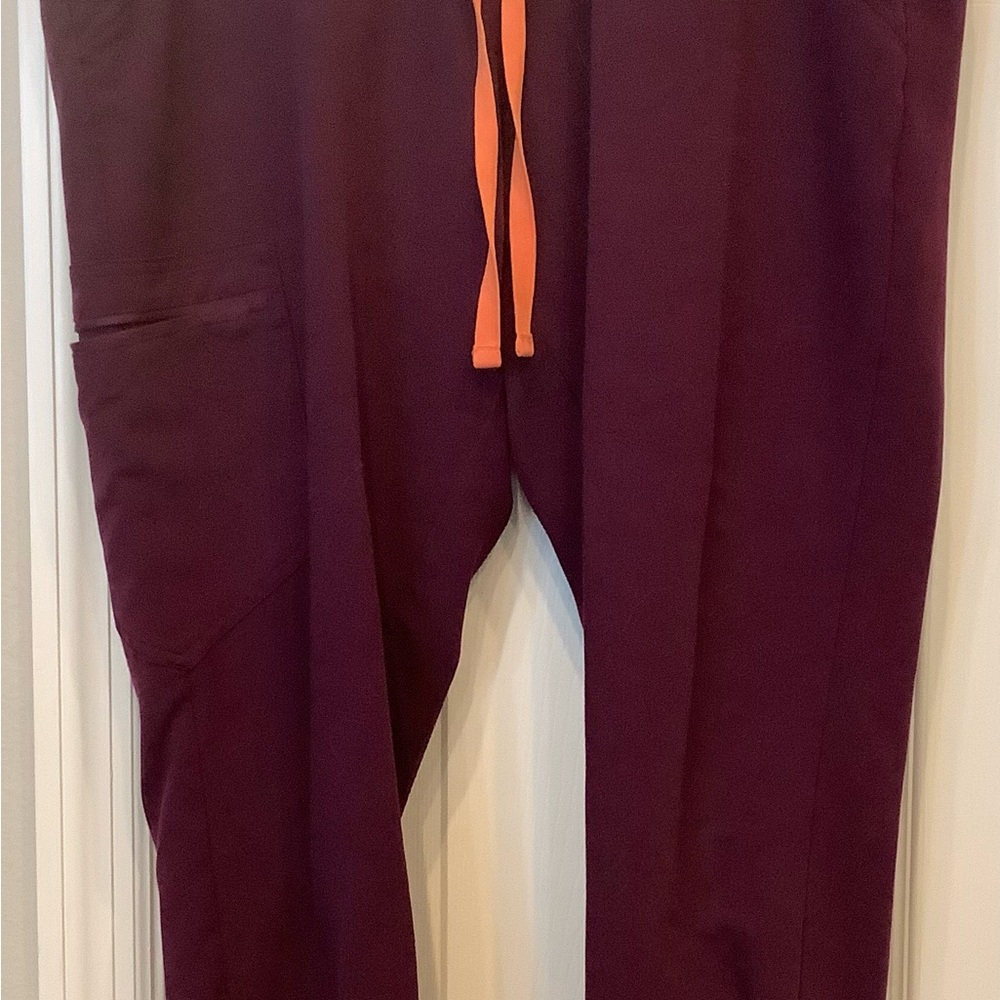 Woman’s Fig Scrub Pants